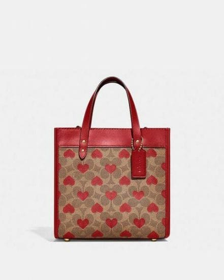 Fashion 4 Coach Field Tote 22 In Signature Canvas With Heart Print