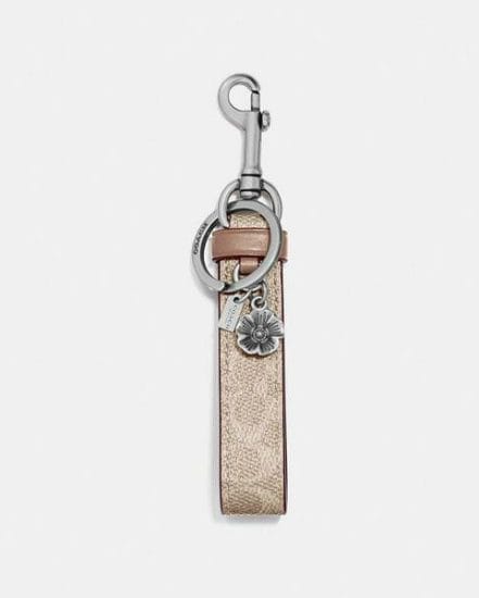 Fashion 4 Coach Signature Charm Loop