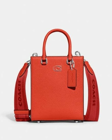 Fashion 4 Coach Tote 16 With Signature Canvas Detail